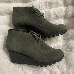 Donald J Pliner Olive Green Suede Wedge Heeled Booties Size 6m NWOT
